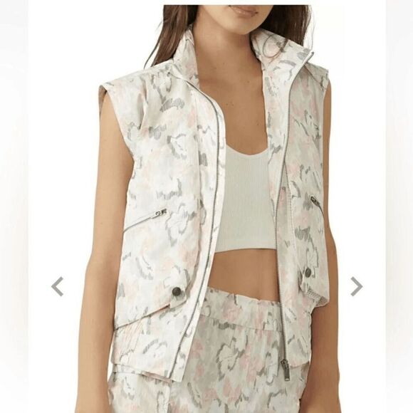 FP Movement Ivory Floral Off the Grid Vest NWT XS - Picture 2 of 7